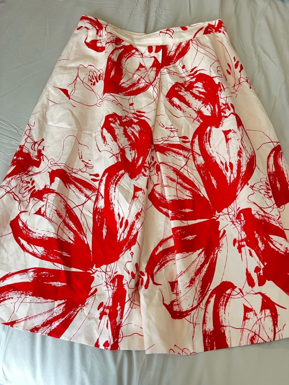 Classiques Entier White Linen Silk Midi Skirt with Red Abstract Floral Print